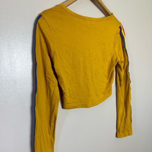 CLEARANCE! Gold Boutique Heart & Hips Rainbow Sleeve Crop Top Size M NWT - Picture 4 of 6